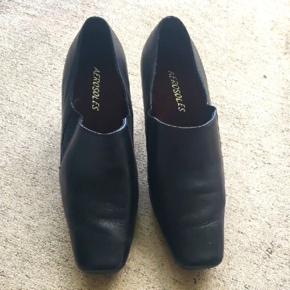 Like new "Aerosoles" elegant black slip-on heels